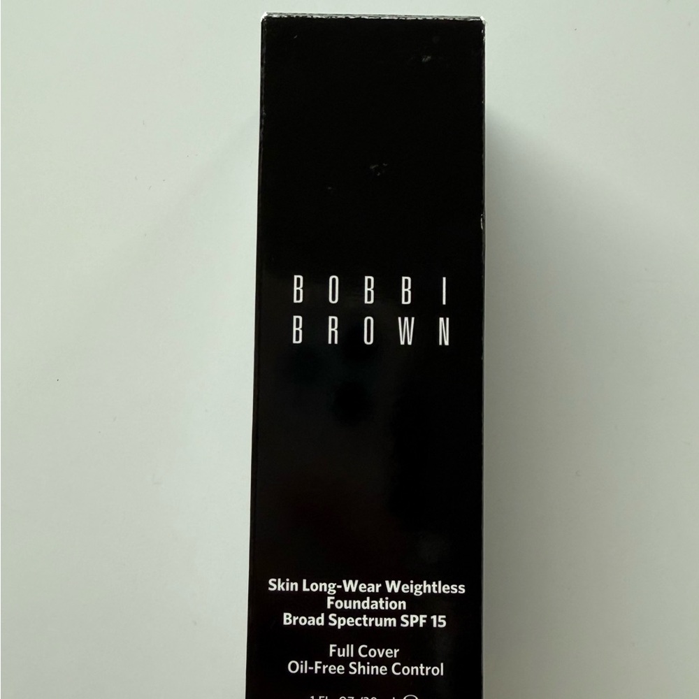 Bobbi Brown Skin Long-Wear Weightless Foundation